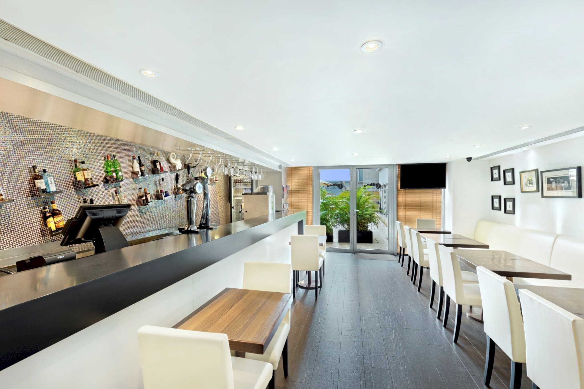 8度海逸酒店( Harbour Plaza 8 Degrees )