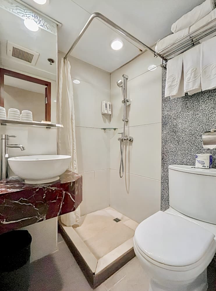 東方泛達酒店 ( Oriental Lander Hotel )