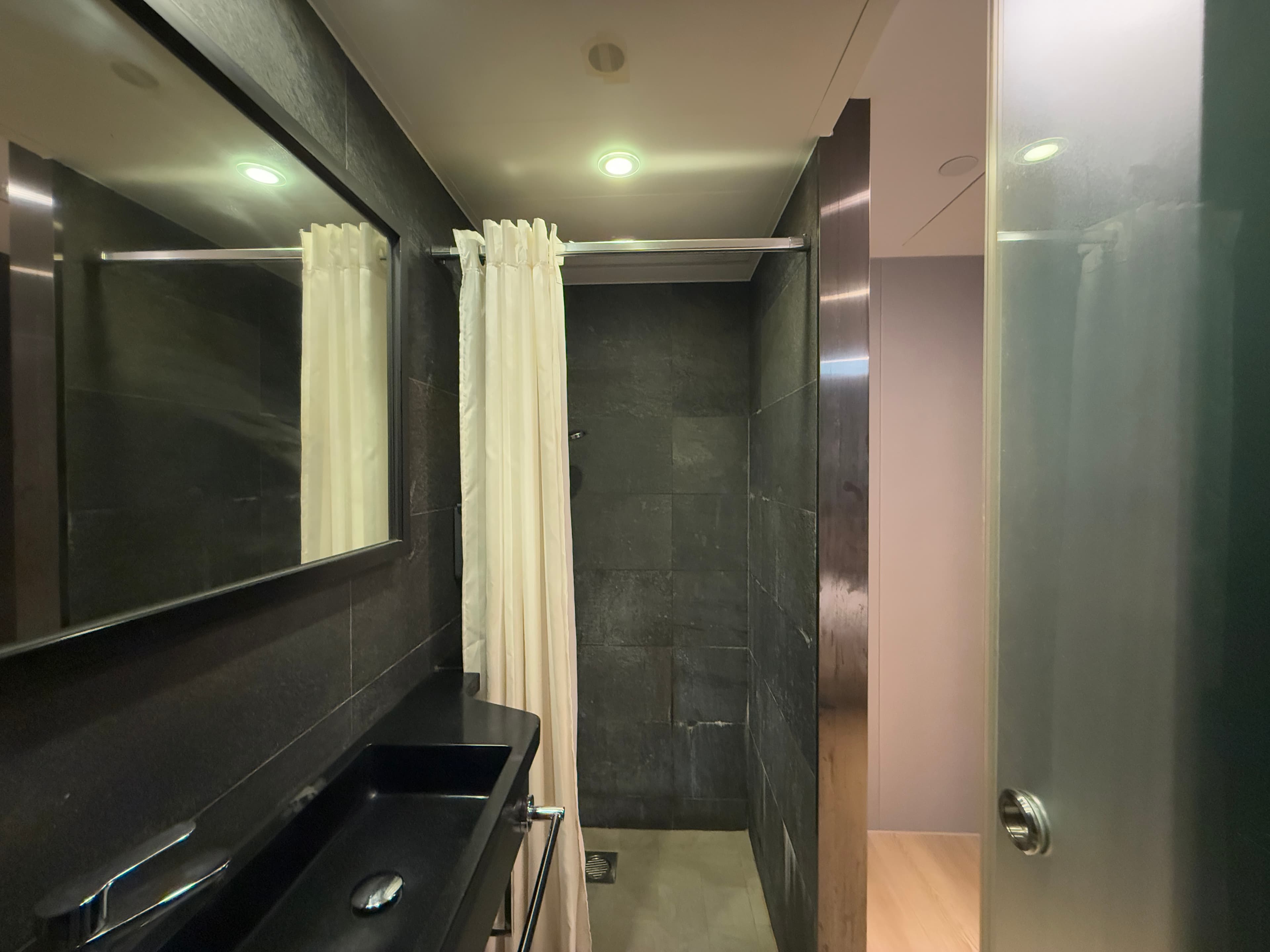 逸林酒店 ( Noble Park Hotel managed by New Wisdom Management Ltd )